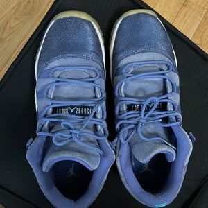 Womens Jordan’s 11 Retro Low Blue